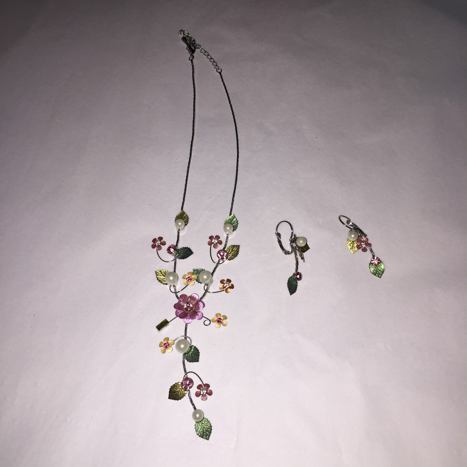 Silver Tone Floral Necklace And Earring Set